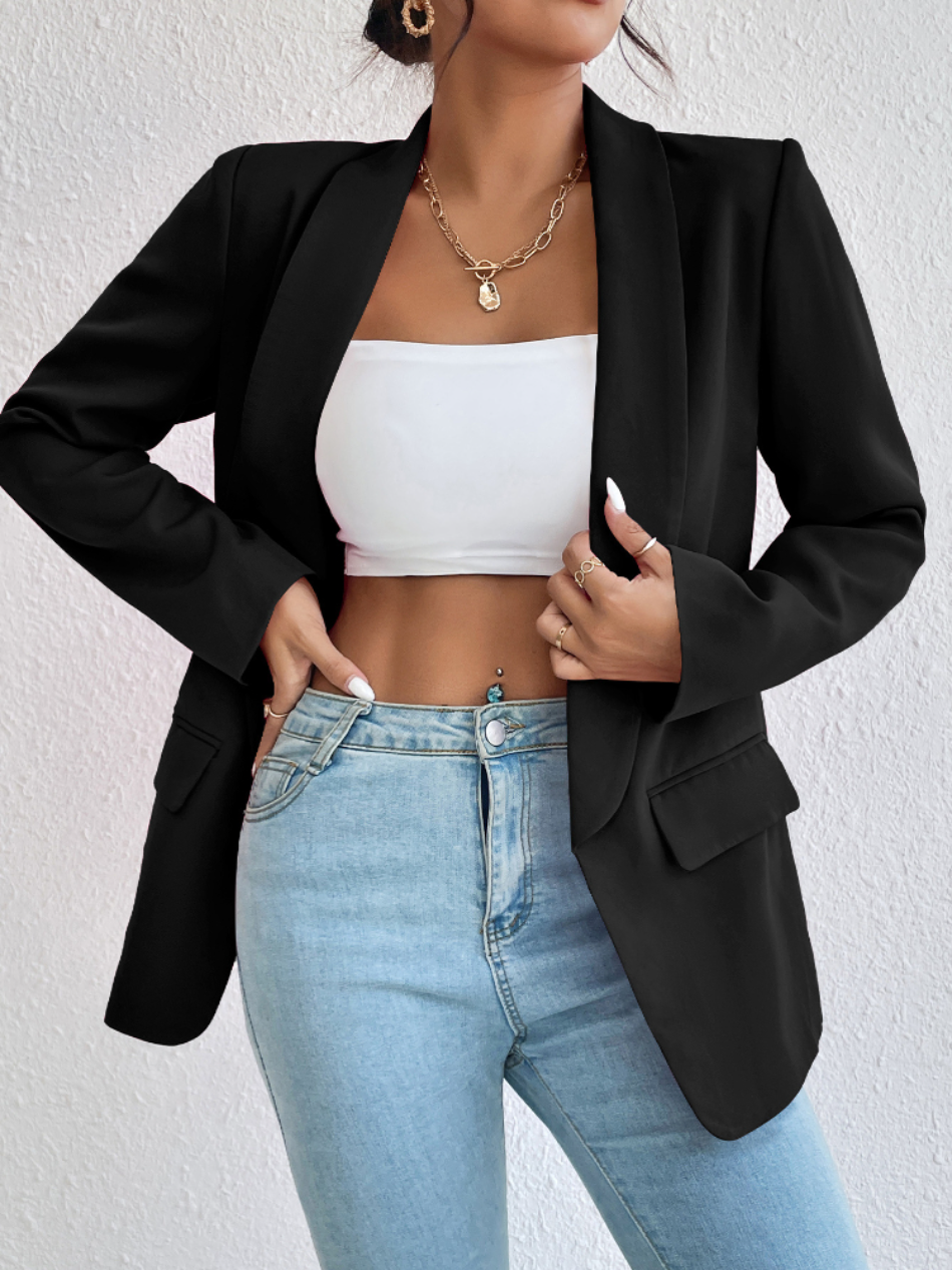 Eleganter Damenblazer in edlem Stoff, tailliert, für Büro und Freizeit, in Schwarz gehalten, vermittelt Stil und Komfort.