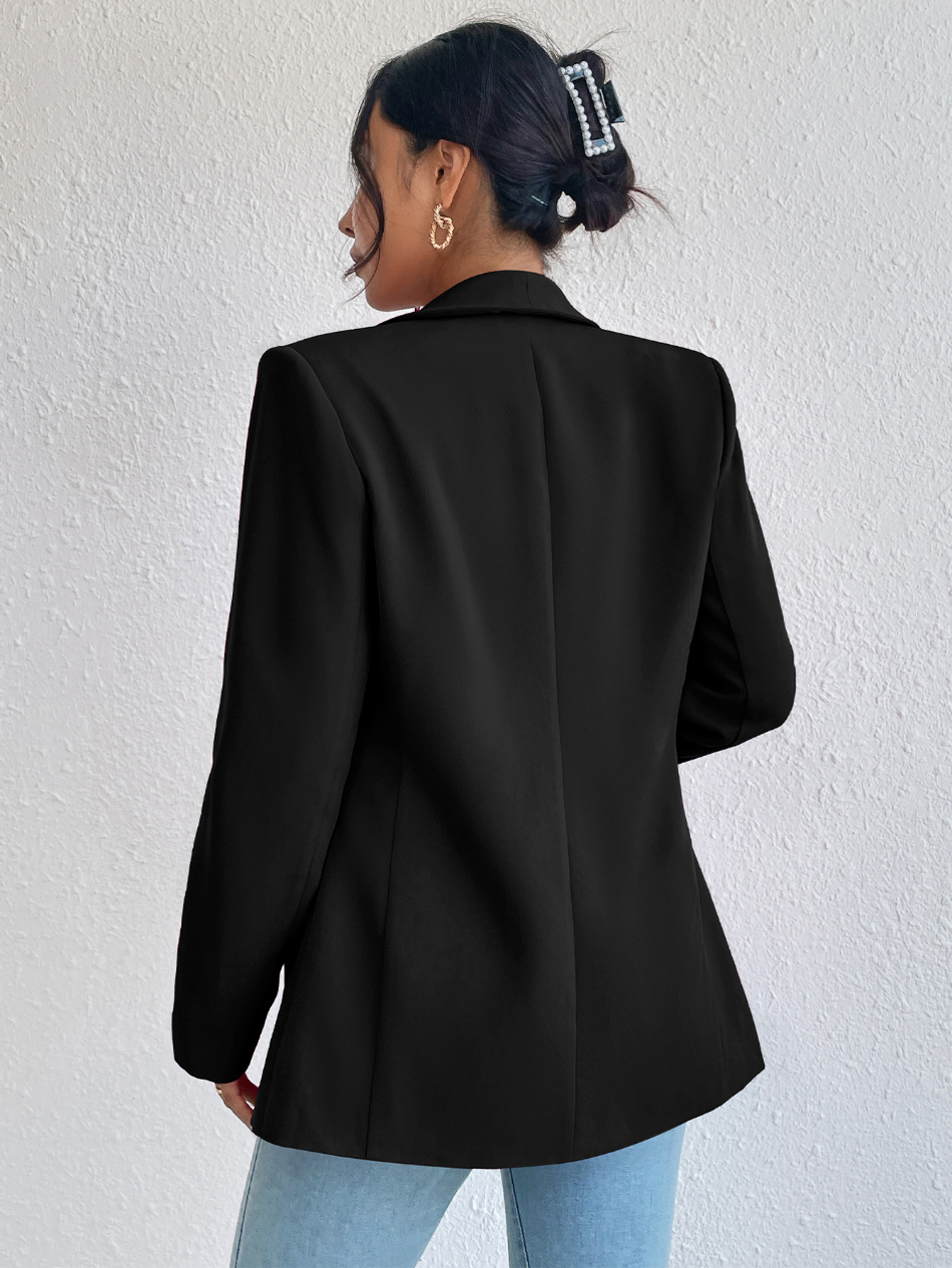 Eleganter Damenblazer in edlem Stoff, tailliert, für Büro und Freizeit, in Schwarz gehalten, vermittelt Stil und Komfort.