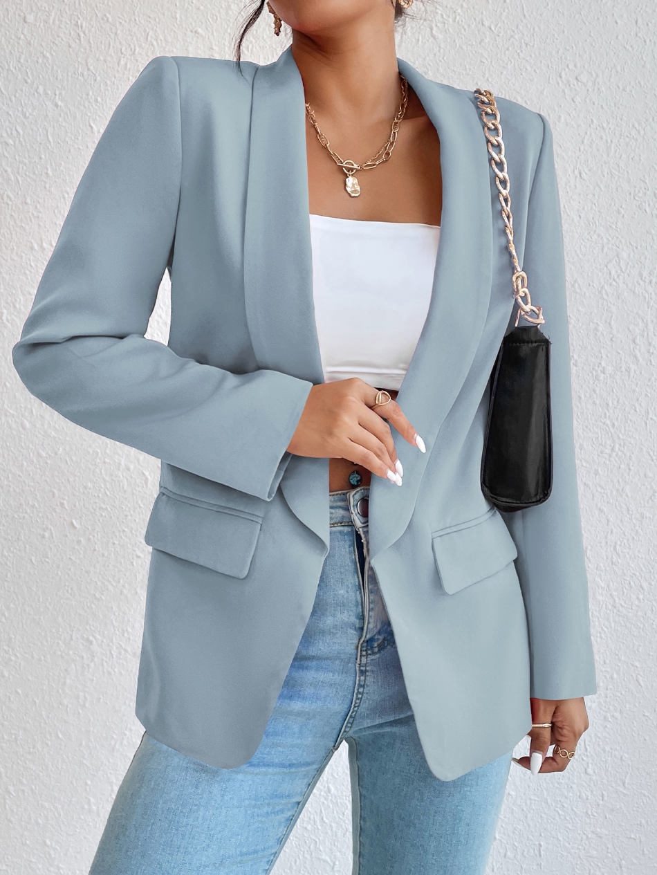 Eleganter Damenblazer in edlem Stoff, tailliert, für Büro und Freizeit, in Schwarz gehalten, vermittelt Stil und Komfort.