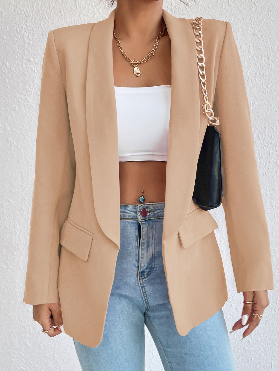 Eleganter Damenblazer in edlem Stoff, tailliert, für Büro und Freizeit, in Schwarz gehalten, vermittelt Stil und Komfort.