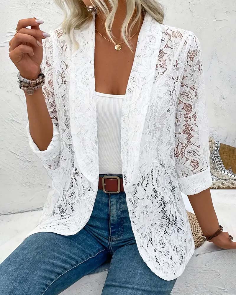 Eleganter Damenblazer mit Spitzenakzenten, chic und stilvoll, ideal für elegante Anlässe, in leichter Stoffqualität.