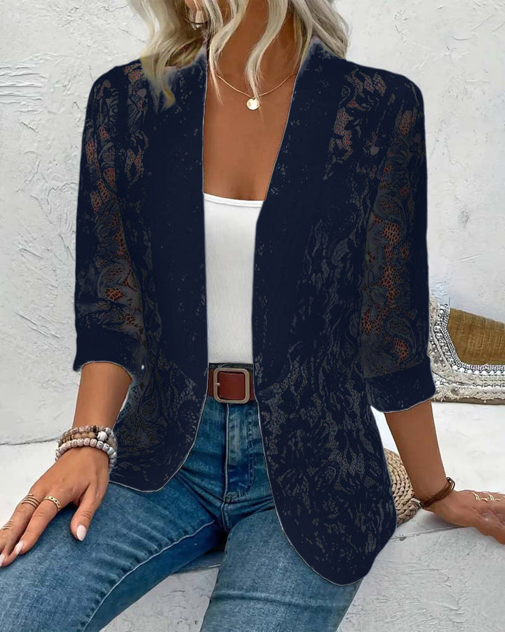 Eleganter Damenblazer mit Spitzenakzenten, chic und stilvoll, ideal für elegante Anlässe, in leichter Stoffqualität.