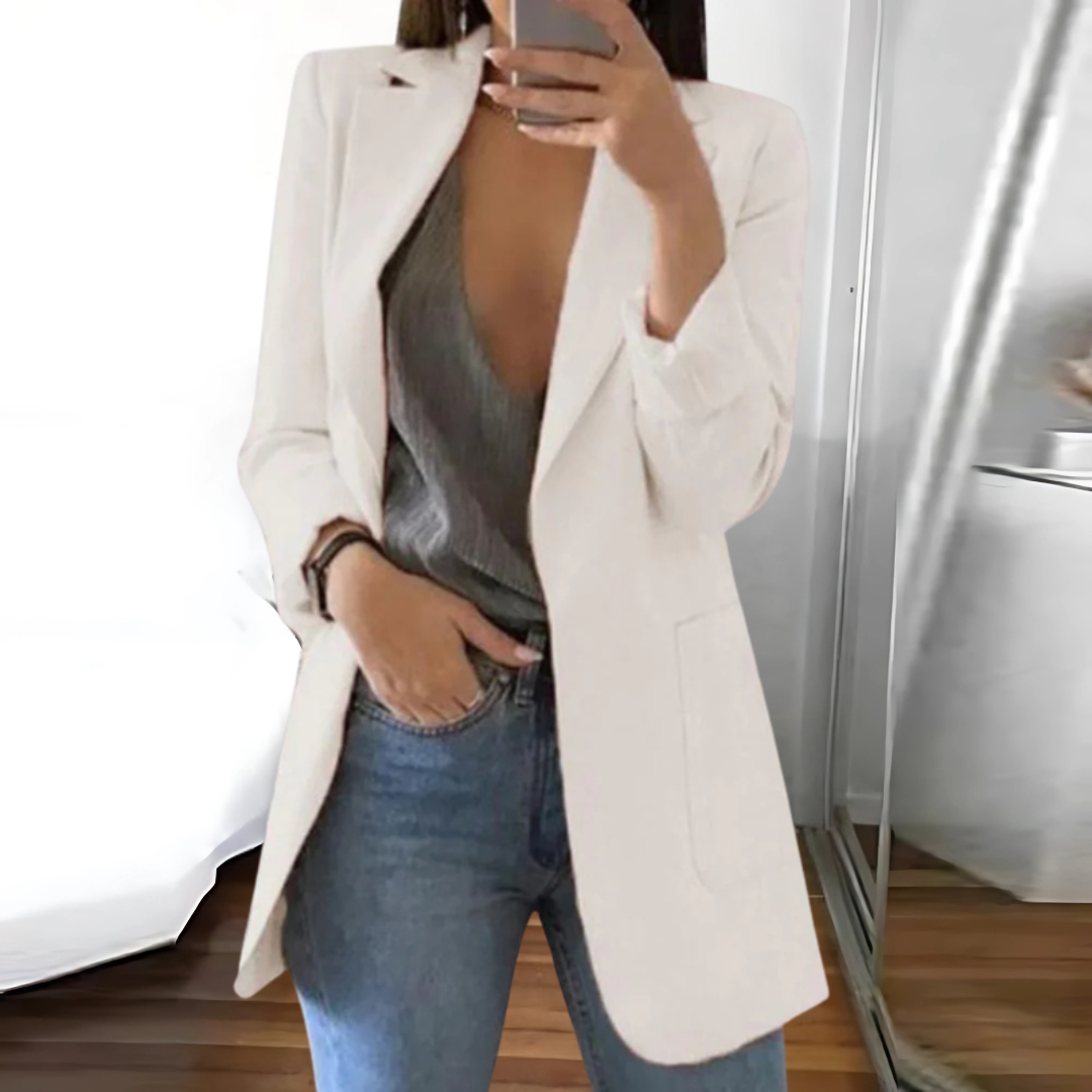 "Eleganter Damenblazer mit taillierter Silhouette, ideal für Büro und Abend, vielseitig kombinierbar in schickem Design."