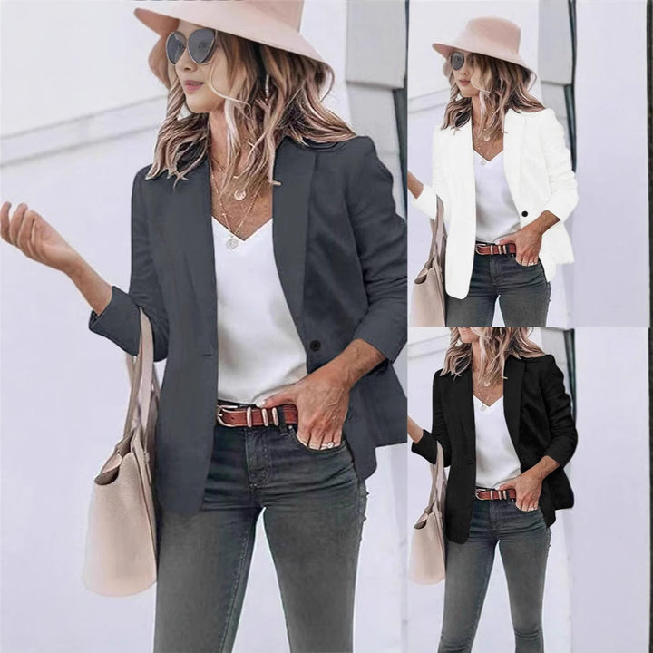 "Eleganter Damenblazer, schmaler Schnitt, schwarze Farbe, feine Knöpfe, perfekte Passform für Büro und festliche Anlässe"