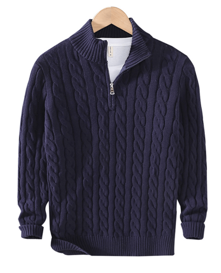 "Eleganter Herren-Kabelstrickpullover in Grau mit Halbreißverschluss, bietet Wärme und klassischen Stil für kalte Tage."