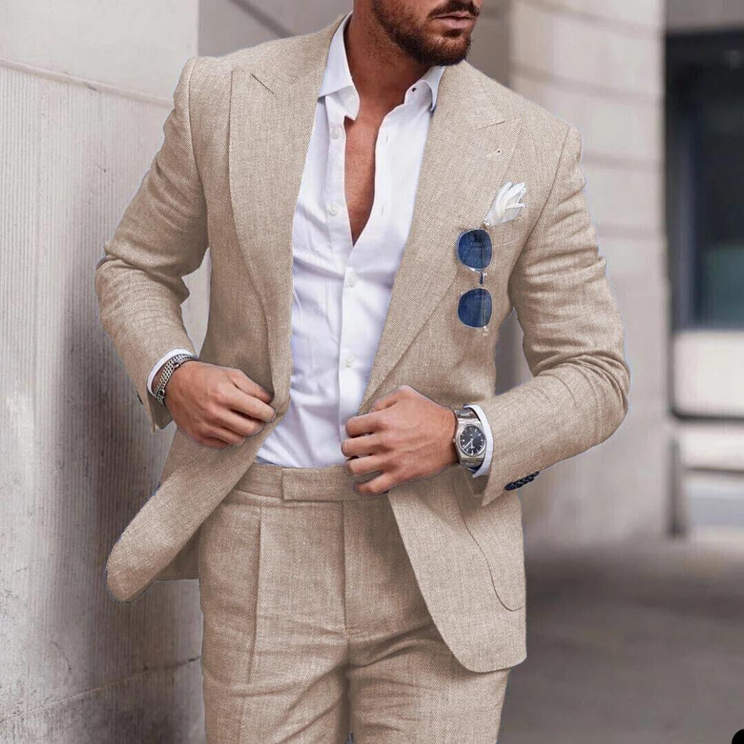 "Eleganter Herren-Leinenanzug in Champagner, zeitloses Design für Sommerereignisse, leicht und atmungsaktiv."