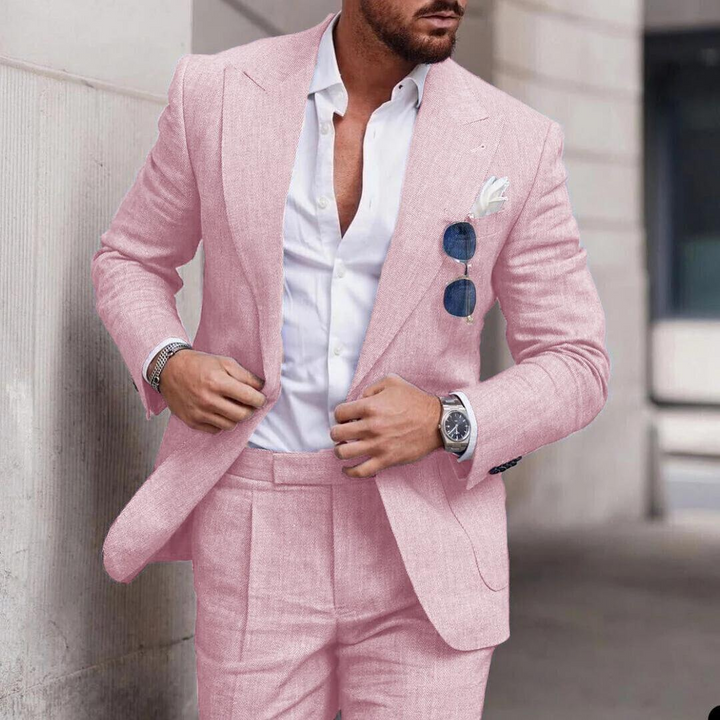 "Eleganter Herren-Leinenanzug in Champagner, zeitloses Design für Sommerereignisse, leicht und atmungsaktiv."