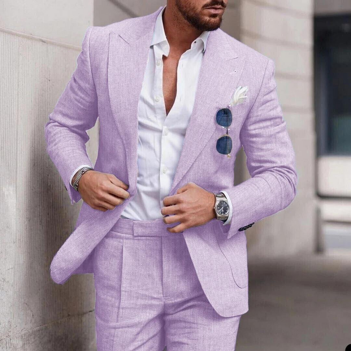 "Eleganter Herren-Leinenanzug in Champagner, zeitloses Design für Sommerereignisse, leicht und atmungsaktiv."