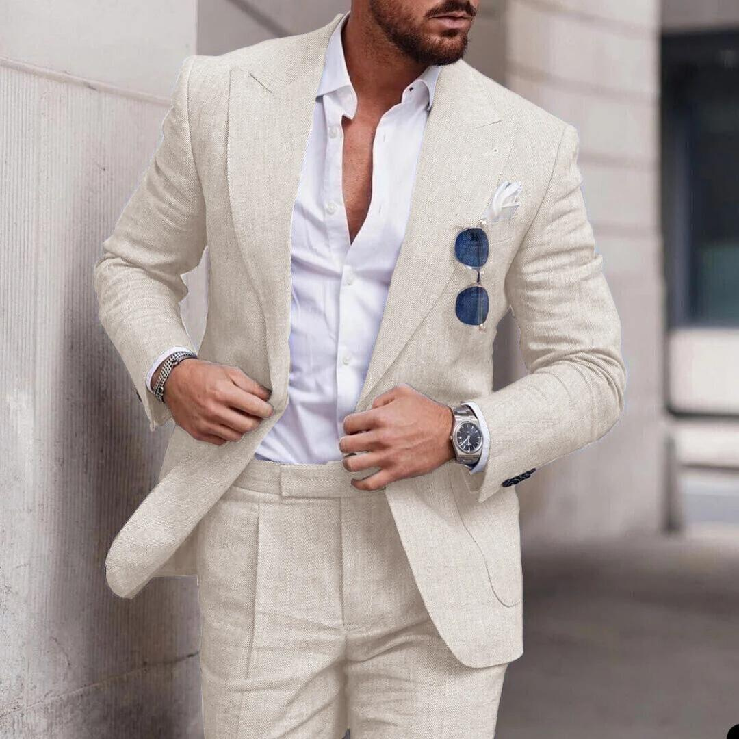 "Eleganter Herren-Leinenanzug in Champagner, zeitloses Design für Sommerereignisse, leicht und atmungsaktiv."