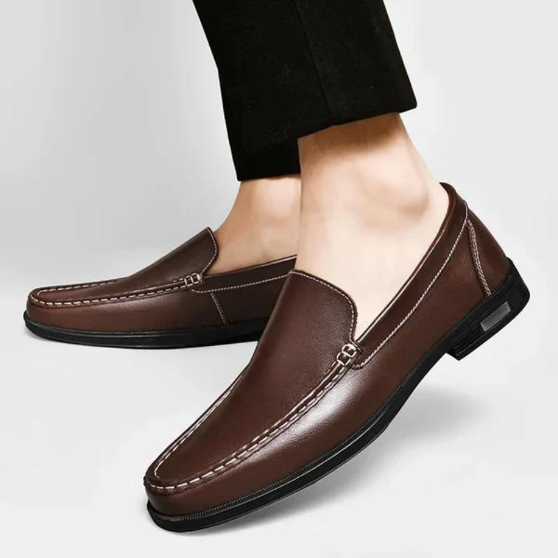 "Eleganter Herren Loafer aus echtem Leder, klassisches Design, luxuriös und stilvoll, ideal für jeden Anlass."