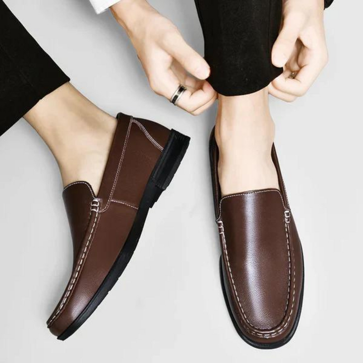"Eleganter Herren Loafer aus echtem Leder, klassisches Design, luxuriös und stilvoll, ideal für jeden Anlass."