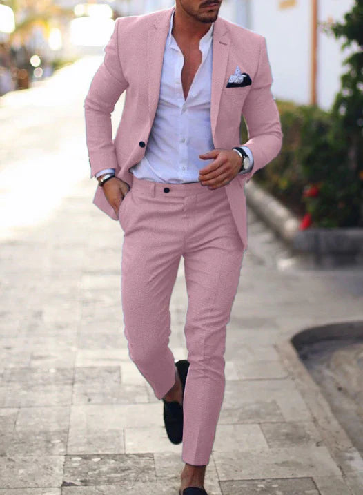 "Eleganter Herren Zweiteiler: Leichter Sommeranzug, atmungsaktiv, klassisches Design, ideal als Hochzeitsgast-Outfit."
