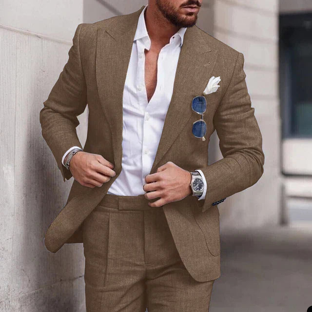 Eleganter Herrenanzug aus Leinen, 2-teilig, beige, ideal für Hochzeiten und Sommerfeiern, modern und stilvoll geschnitten.