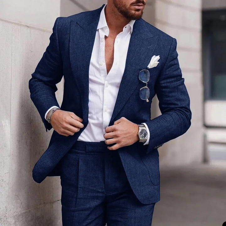 Eleganter Herrenanzug aus Leinen, 2-teilig, beige, ideal für Hochzeiten und Sommerfeiern, modern und stilvoll geschnitten.