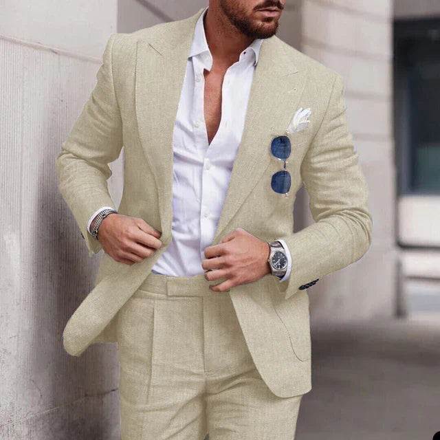 Eleganter Herrenanzug aus Leinen, 2-teilig, beige, ideal für Hochzeiten und Sommerfeiern, modern und stilvoll geschnitten.