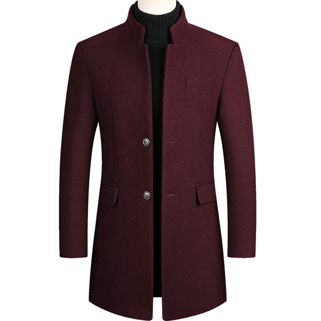 Eleganter Herrenmantel in Burgunderrot, klassischer Schnitt, ideal für kalte Tage, vielseitig kombinierbar, stilvoller Look.