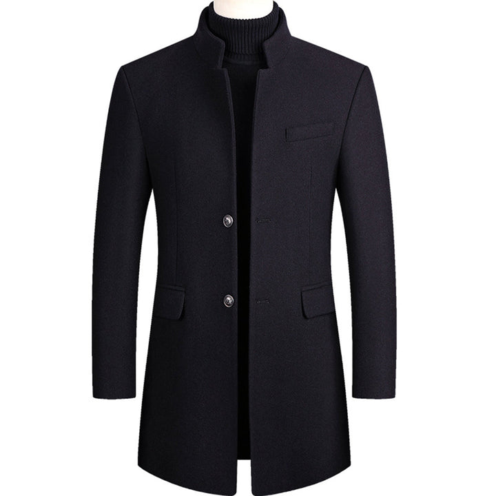 Eleganter Herrenmantel in Burgunderrot, klassischer Schnitt, ideal für kalte Tage, vielseitig kombinierbar, stilvoller Look.