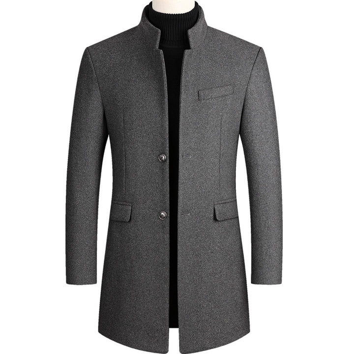 Eleganter Herrenmantel in Burgunderrot, klassischer Schnitt, ideal für kalte Tage, vielseitig kombinierbar, stilvoller Look.