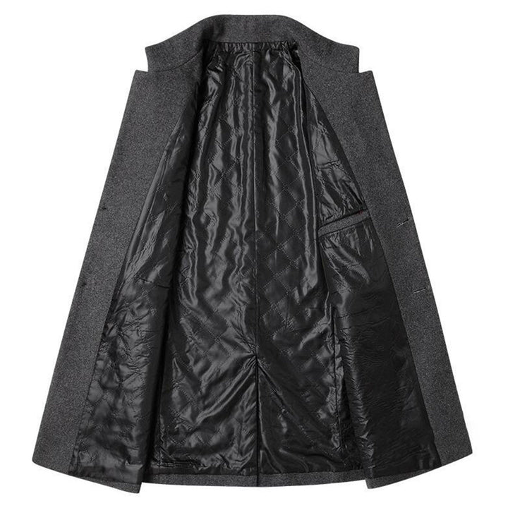 Eleganter Herrenmantel in Burgunderrot, klassischer Schnitt, ideal für kalte Tage, vielseitig kombinierbar, stilvoller Look.