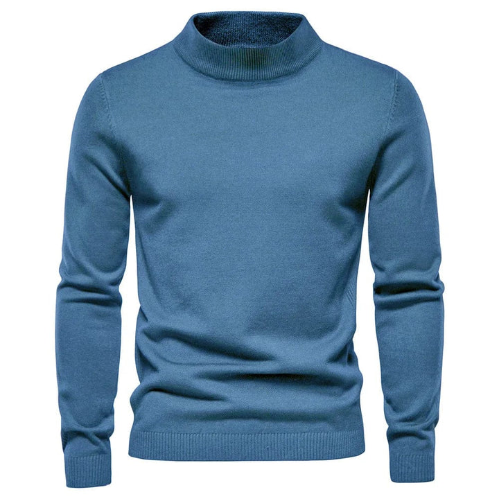 Eleganter Herrenrollkragenpullover, gestrickt, in neutralem Farbton, ideal für kalte Wintertage, bietet Komfort und Stil.