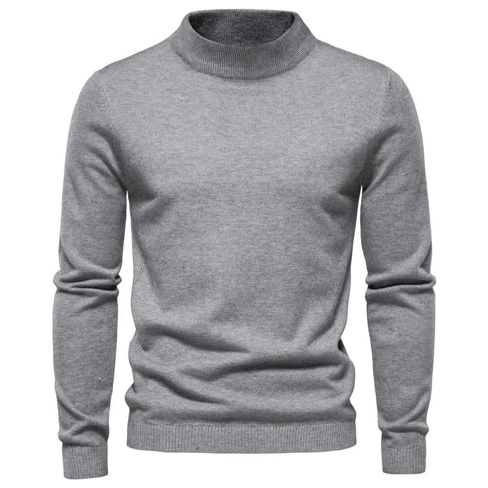 Eleganter Herrenrollkragenpullover, gestrickt, in neutralem Farbton, ideal für kalte Wintertage, bietet Komfort und Stil.