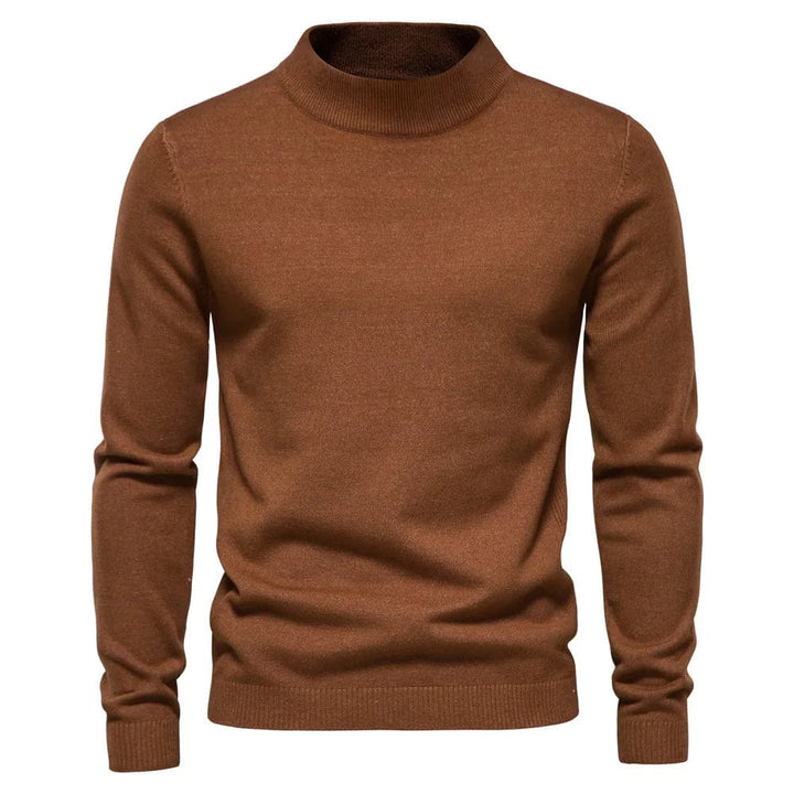 Eleganter Herrenrollkragenpullover, gestrickt, in neutralem Farbton, ideal für kalte Wintertage, bietet Komfort und Stil.