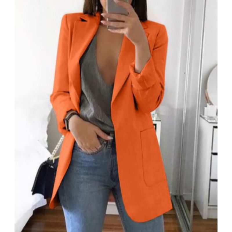 Eleganter Langarm Damenblazer in Schwarz, tailliertes Design, ideal für Büro und festliche Anlässe, raffinierte Eleganz.