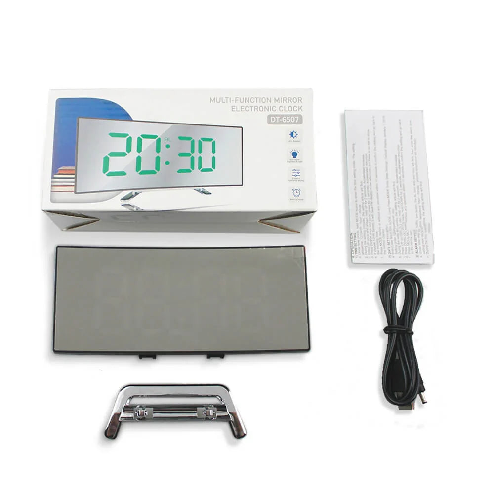 "Eleganter LED-Digitalwecker mit großem Display und geschwungenem Design, ideal für moderne Wohnräume, klar lesbar."