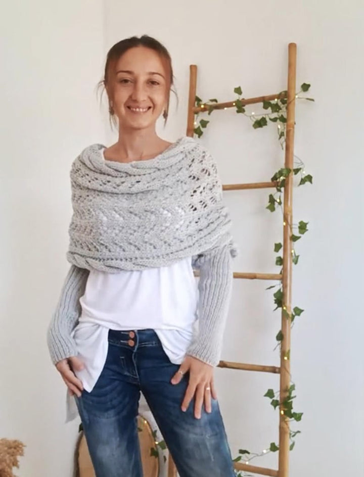 Eleganter Strickschal in Dunkelblau, kuschelig und vielseitig, hochwertiger Strick, passt zu jedem Outfit, ideal für Damen.