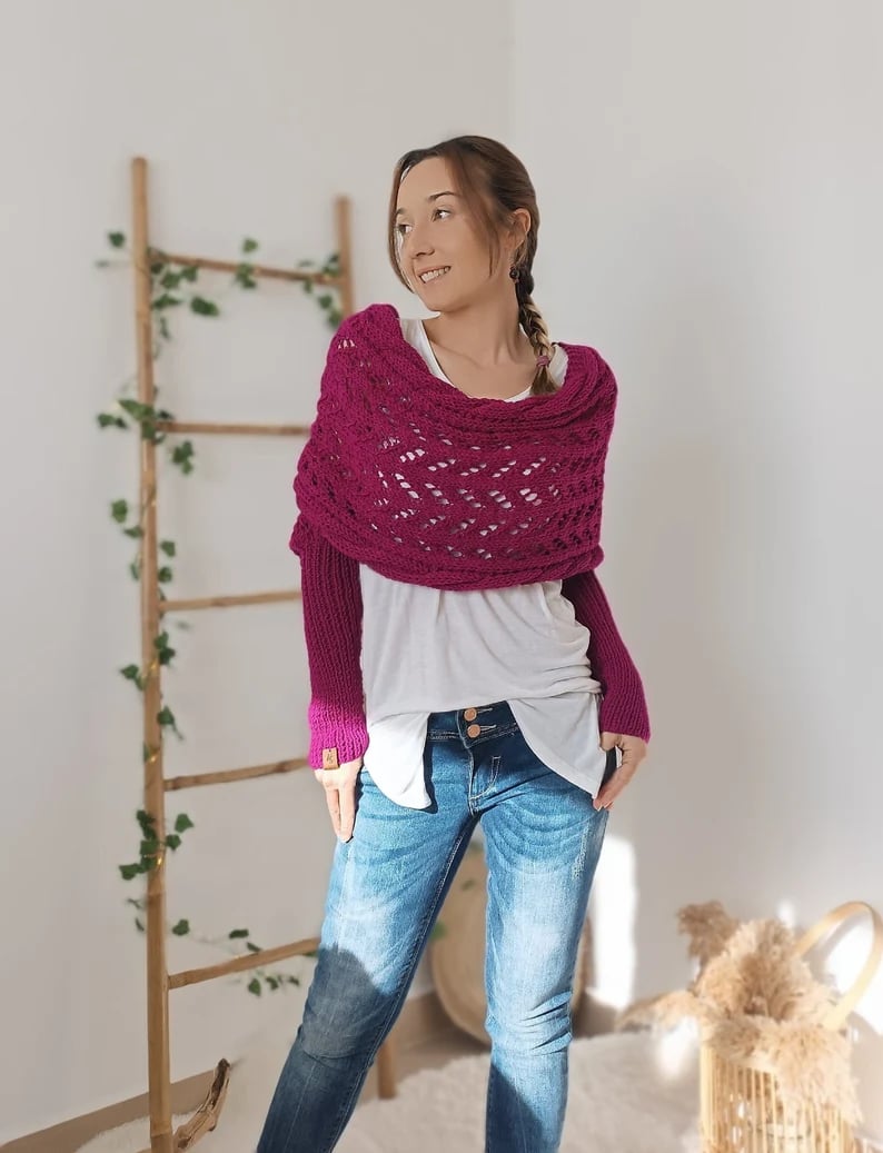 Eleganter Strickschal in Dunkelblau, kuschelig und vielseitig, hochwertiger Strick, passt zu jedem Outfit, ideal für Damen.