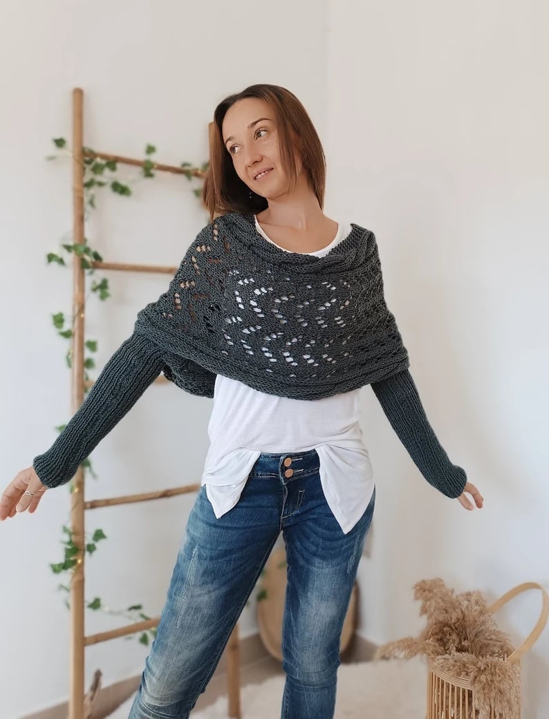 Eleganter Strickschal in Dunkelblau, kuschelig und vielseitig, hochwertiger Strick, passt zu jedem Outfit, ideal für Damen.