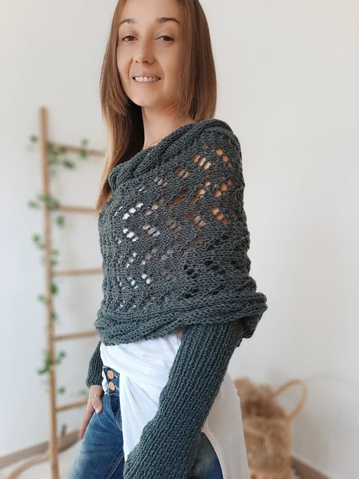 Eleganter Strickschal in Dunkelblau, kuschelig und vielseitig, hochwertiger Strick, passt zu jedem Outfit, ideal für Damen.