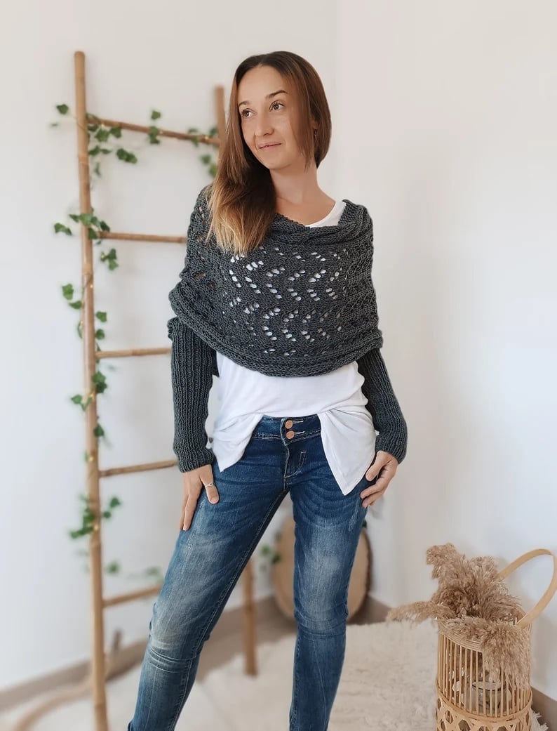 Eleganter Strickschal in Dunkelblau, kuschelig und vielseitig, hochwertiger Strick, passt zu jedem Outfit, ideal für Damen.