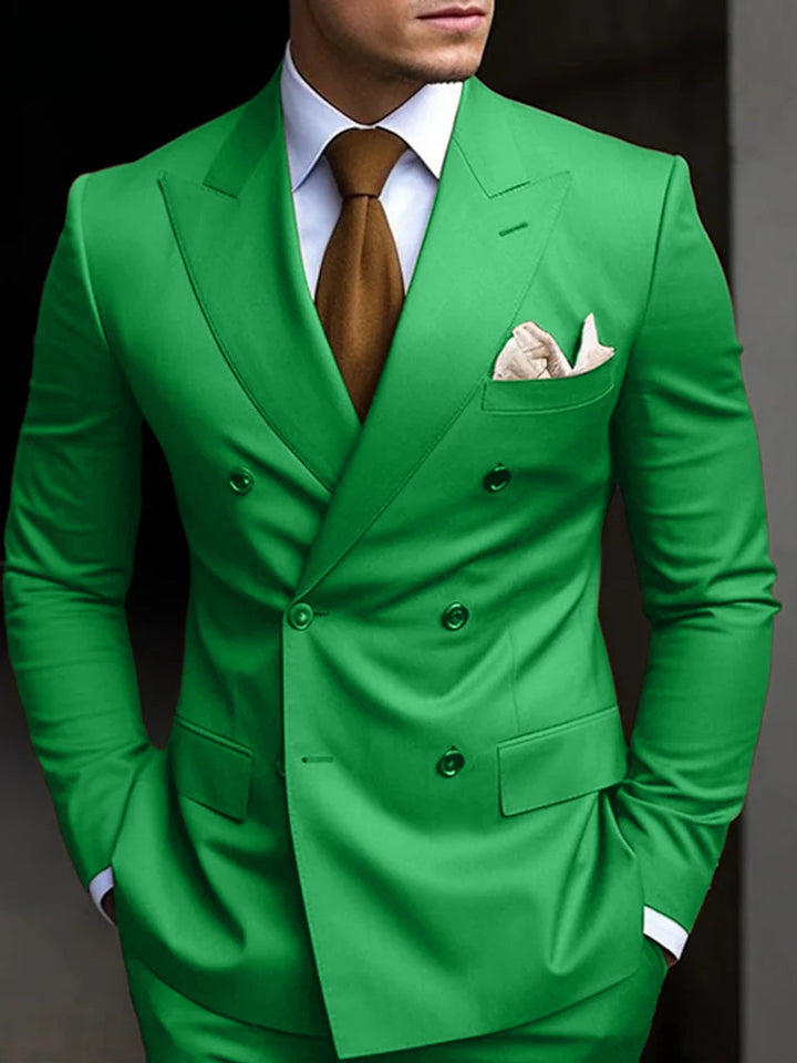 "Eleganter zweireihiger Herrenanzug in Marineblau, ideal für Hochzeitsgäste, mit hochwertigem Stoff und klassischem Look."