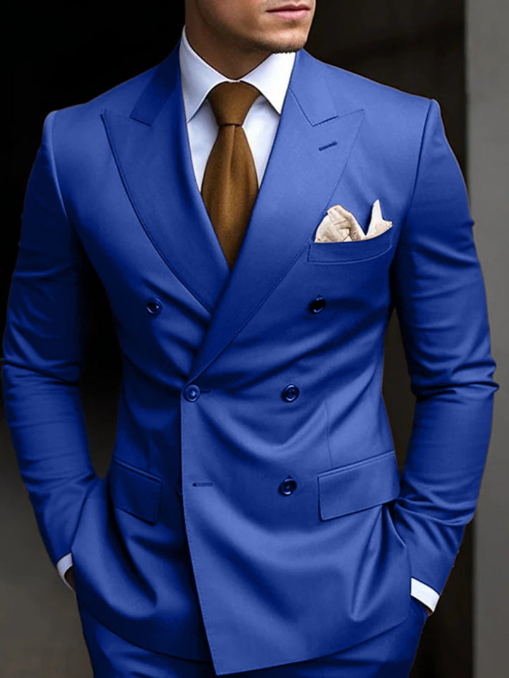 "Eleganter zweireihiger Herrenanzug in Marineblau, ideal für Hochzeitsgäste, mit hochwertigem Stoff und klassischem Look."