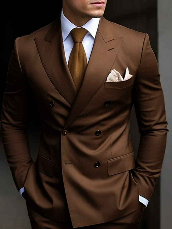 "Eleganter zweireihiger Herrenanzug in Marineblau, ideal für Hochzeitsgäste, mit hochwertigem Stoff und klassischem Look."