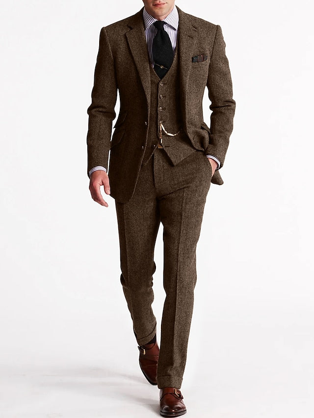 "Elegantes 3-teiliges Herren Anzug Set in Dunkelblau für Hochzeiten, bestehend aus Sakko, Weste und Hose."