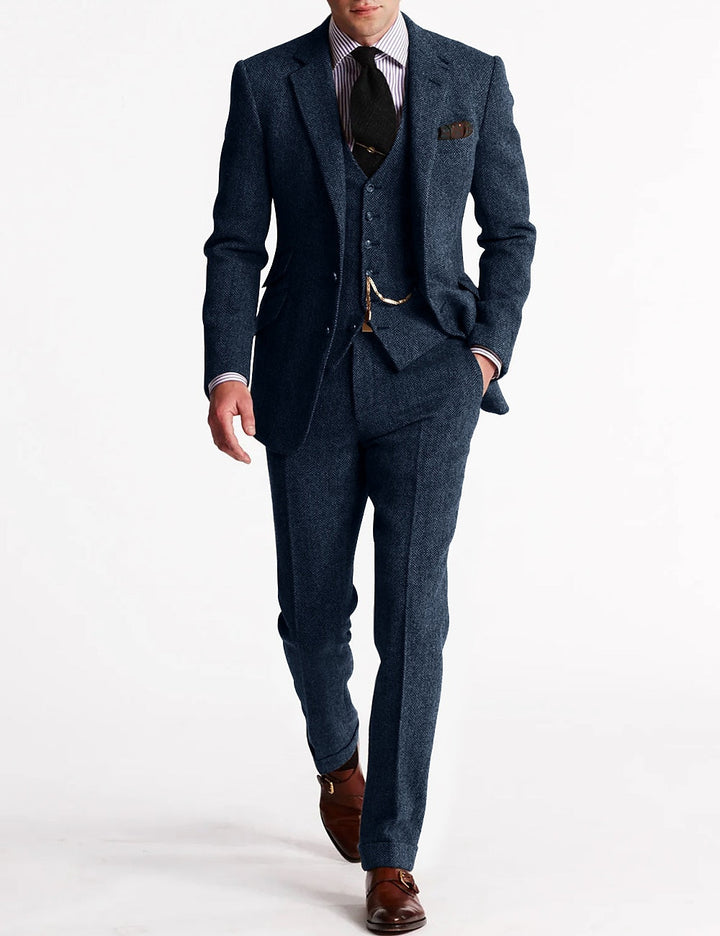 "Elegantes 3-teiliges Herren Anzug Set in Dunkelblau für Hochzeiten, bestehend aus Sakko, Weste und Hose."