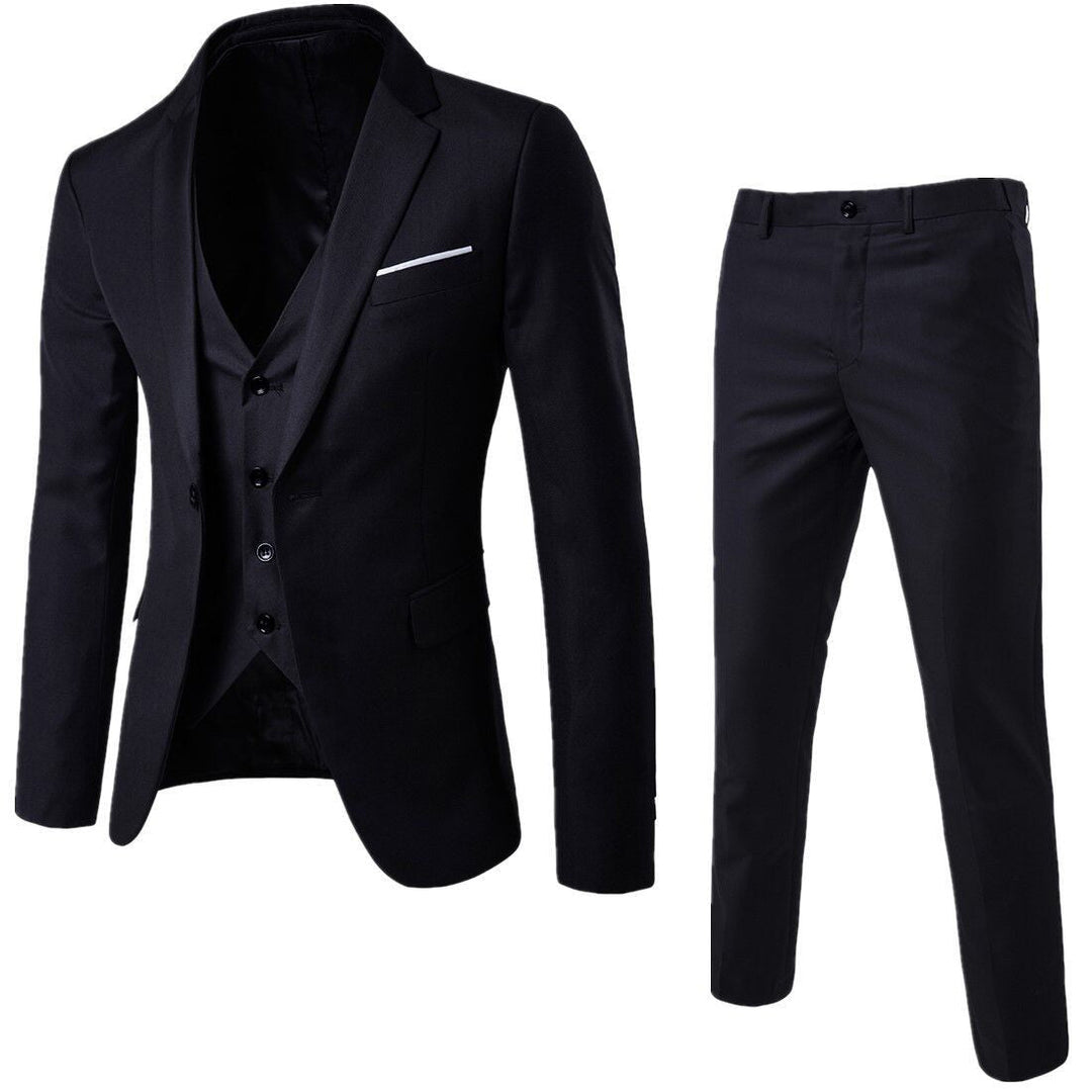 "Elegantes 3-teiliges Herrenanzug-Set aus Wolle, bestehend aus Sakko, Weste und Hose, für modernen und stilvollen Look."