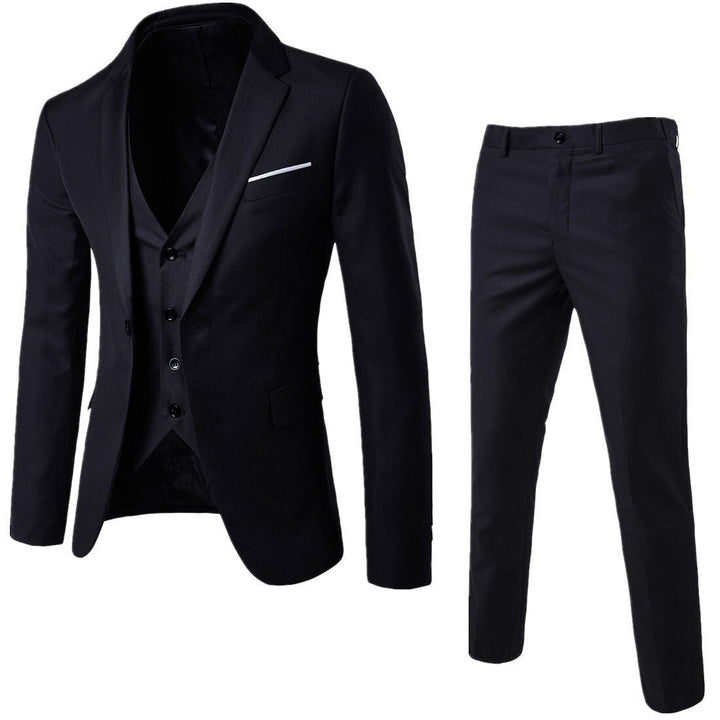 "Elegantes 3-teiliges Herrenanzug-Set aus Wolle, bestehend aus Sakko, Weste und Hose, für modernen und stilvollen Look."