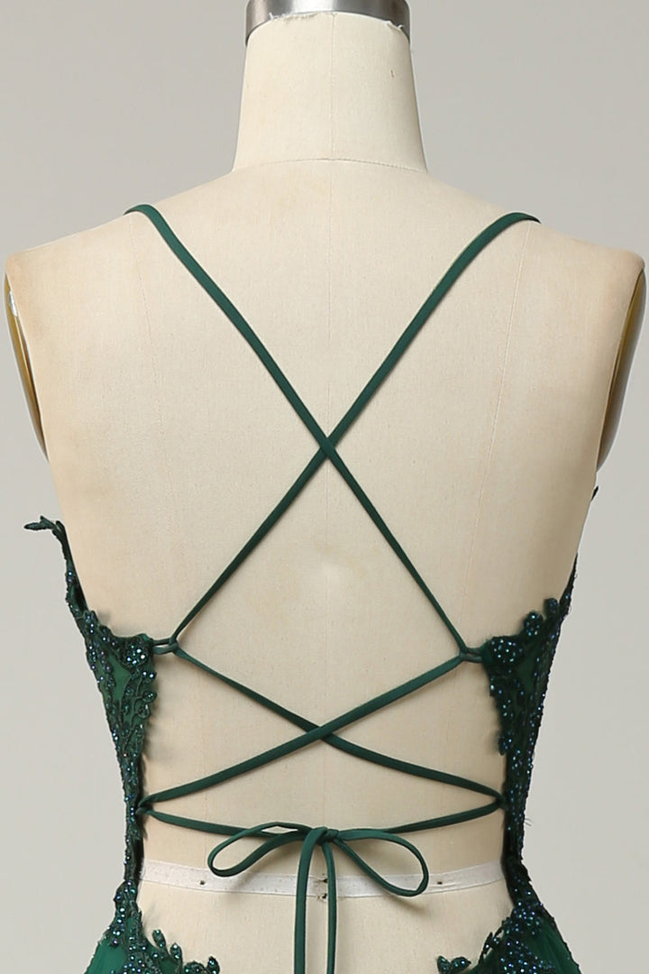 Elegantes A-Linien-Ballkleid mit Spaghettiträgern in Dunkelgrün, perfekte Wahl für festliche Anlässe und Hochzeiten.