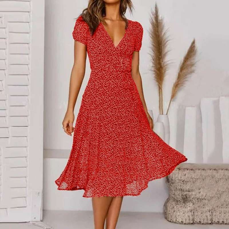 Elegantes A-Linien Kleid mit V-Ausschnitt, schwungvollem Saum und leichtem Material für einen stilvollen Auftritt.