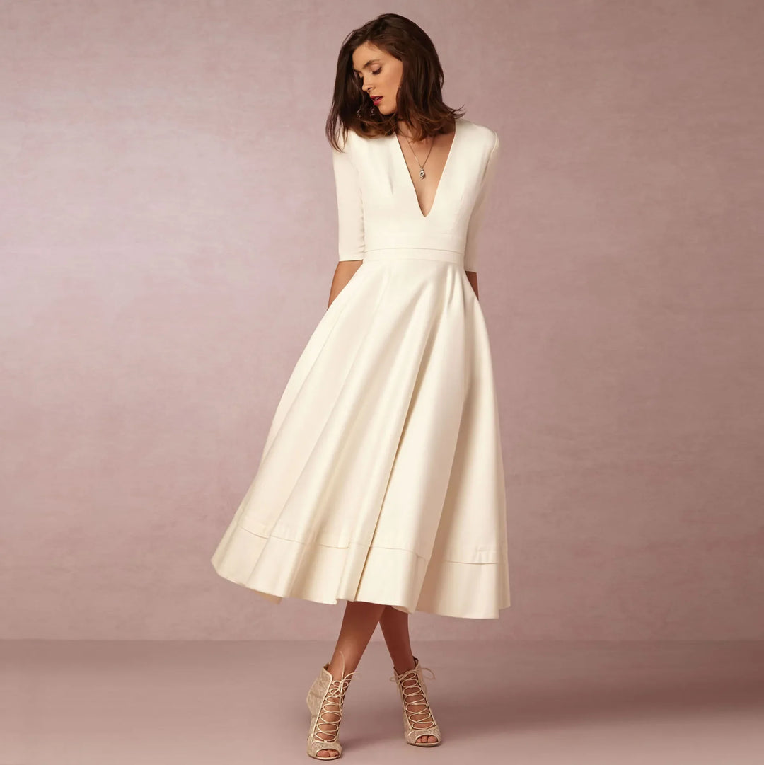 Elegantes ärmelloses Prinzessinnenkleid für Damen in verschiedenen Farben mit klassischer Silhouette, perfekt für Anlässe.