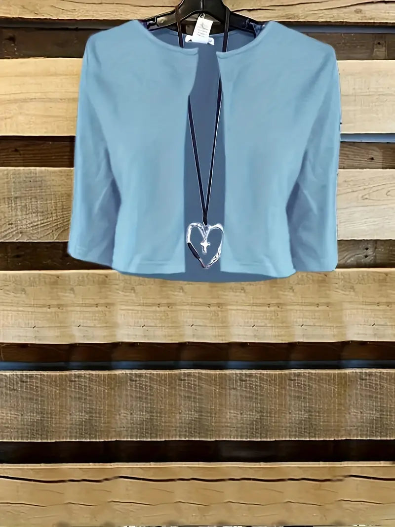 Elegantes Blumen-Set für Frauen: Blumiges Kleid und schlichtes Crop-Top, zweiteiliges Outfit, ideal für besondere Anlässe.