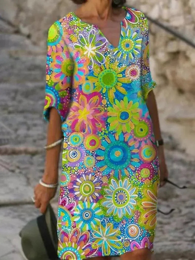 Elegantes Blumenkleid Damen mit V-Ausschnitt und Blütenmuster, ideal für modebewusste Frauen und vielfältige Anlässe.