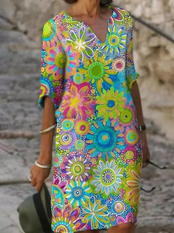 Elegantes Blumenkleid Damen mit V-Ausschnitt und Blütenmuster, ideal für modebewusste Frauen und vielfältige Anlässe.