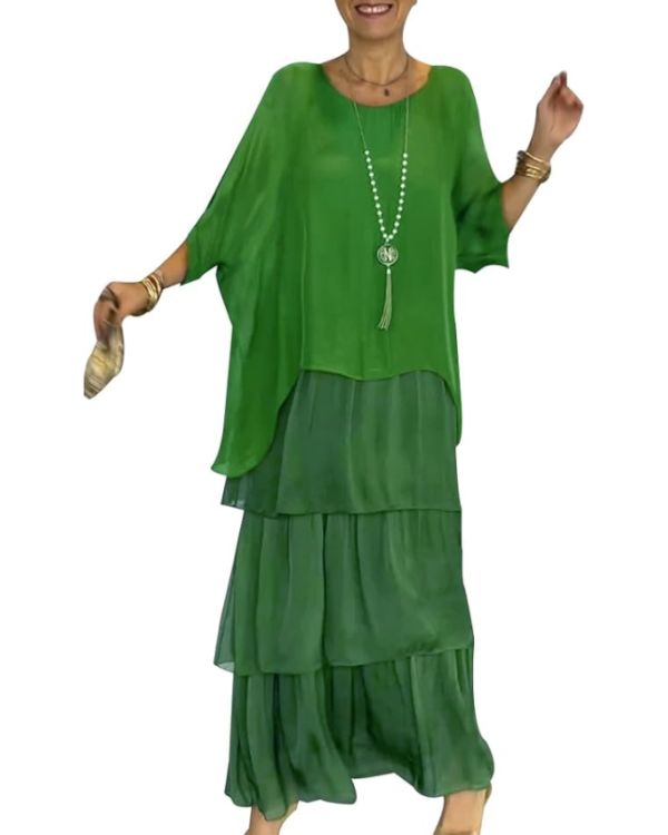 Elegantes Chiffonkleid in Lagenoptik, zeitloses Design, schmeichelhafte Passform, perfekte Auswahl für verschiedene Anlässe.