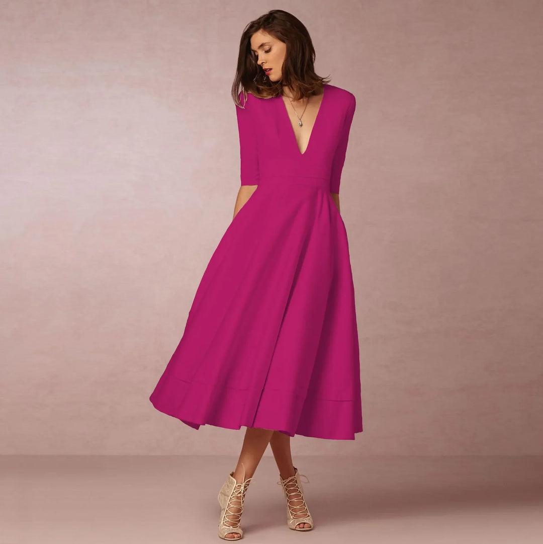Elegantes Damen-Abendkleid in Midi-Länge mit klassischer Silhouette aus luxuriösem Stoff, ideal für festliche Anlässe.