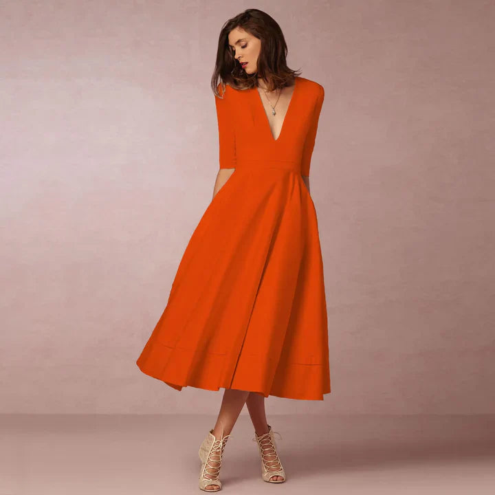 Elegantes Damen-Abendkleid in Midi-Länge mit klassischer Silhouette aus luxuriösem Stoff, ideal für festliche Anlässe.