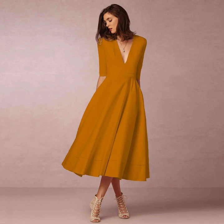 Elegantes Damen-Abendkleid in Midi-Länge mit klassischer Silhouette aus luxuriösem Stoff, ideal für festliche Anlässe.